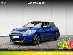 Blazing blue Gebruikt 2024 Mini Cooper Favoured Hatchback | € 33.900
