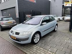 Grijs, metallic lak Gebruikt 2003 Renault Mégane II Luxe Hatchback | € 1.999 (Eerlijke prijs)