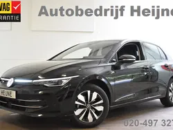 Zwart Gebruikt 2024 VW Golf VIII Business Hatchback | € 27.745 (Goede deal)