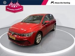 Rood Gebruikt 2023 VW Golf VIII Life Hatchback | € 25.740 (Goede deal)