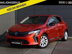 Rood Gebruikt 2024 Renault Clio V Evolution Hatchback | € 18.449 (Eerlijke prijs)