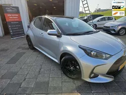 Grijs Gebruikt 2024 Toyota Yaris Hybrid Active Hatchback | € 23.850 (Eerlijke prijs)