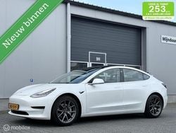 Wit (parellak) Gebruikt 2020 Tesla Model 3 Standard Range Sedan | € 18.895 (Eerlijke prijs)