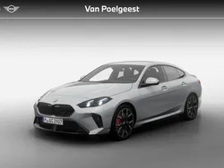 Skyscraper grey metallic (grijs metallic) Nieuw 2025 BMW 220 M Sport Coupé | € 55.216 (Super prijs)