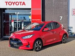 Rood Nieuw 2025 Toyota Yaris Hybrid Hatchback | € 31.499