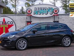 Zwart Gebruikt 2020 Opel Astra Elegance Hatchback | € 15.950 (Eerlijke prijs)