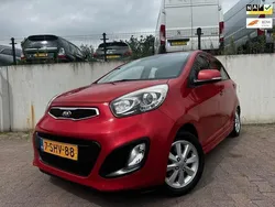 Rood, metallic lak Gebruikt 2013 Kia Picanto Plus Hatchback | € 6.444 (Goede deal)