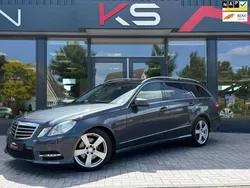 Grijs, metallic lak Gebruikt 2013 Mercedes E200 Avantgarde Stationwagen | € 16.999 (Eerlijke prijs)