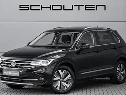 Zwart Gebruikt 2022 VW Tiguan Elegance SUV | € 32.900 (Goede deal)