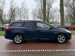 Blauw Gebruikt 2013 Ford Focus Trend Stationwagen | € 2.849 (Super prijs)
