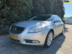 Grijs Gebruikt 2009 Opel Insignia Edition Hatchback | € 7.950 (Eerlijke prijs)