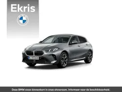 Grijs, metallic lak Nieuw 2025 BMW 120 M Sport Hatchback | € 46.116 (Super prijs)