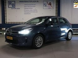 Blauw Gebruikt 2018 Kia Rio Hatchback | € 7.450 (Goede deal)