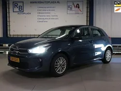 Blauw Gebruikt 2018 Kia Rio Hatchback | € 8.950 (Eerlijke prijs)