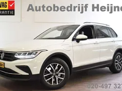 Wit, metallic lak Gebruikt 2022 VW Tiguan Life SUV | € 29.945 (Goede deal)