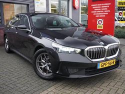 Zwart Gebruikt 2024 BMW 520 Comfort Edition Sedan | € 47.995
