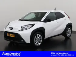 Wit Gebruikt 2024 Toyota Aygo Play Hatchback | € 18.945 (Eerlijke prijs)