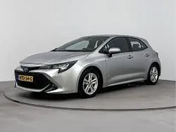 Grijs, metallic lak Gebruikt 2022 Toyota Corolla Hybrid Active Hatchback | € 23.695 (Goede deal)