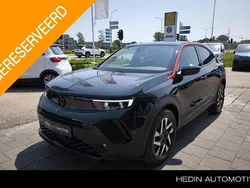 Zwart, metallic lak Gebruikt 2022 Opel Mokka-e GS Line SUV | € 20.945 (Super prijs)