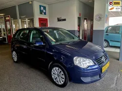 Blauw, metallic lak Gebruikt 2005 VW Polo Trendline Hatchback | € 3.950