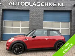 Rood, metallic lak Gebruikt 2014 Mini Cooper Business Hatchback | € 12.995 (Eerlijke prijs)