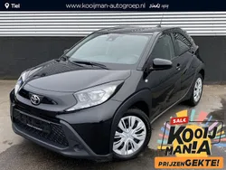 Zwart Gebruikt 2022 Toyota Aygo Play Hatchback | € 15.900 (Eerlijke prijs)