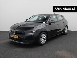Zwart Gebruikt 2022 Opel Astra Edition Hatchback | € 17.400 (Eerlijke prijs)