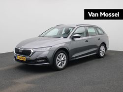 Grijs Gebruikt 2024 Skoda Octavia Business Line Stationwagen | € 32.844 (Iets duurder)