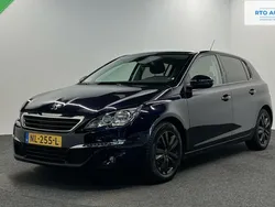 Blauw, metallic lak Gebruikt 2017 Peugeot 308 Hatchback | € 10.000 (Eerlijke prijs)