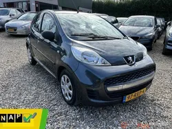 Grijs Gebruikt 2011 Peugeot 107 Hatchback | € 4.450 (Iets duurder)