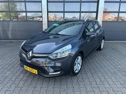 Grijs, metallic lak Gebruikt 2017 Renault Clio GrandTour Zen Stationwagen | € 8.435 (Eerlijke prijs)