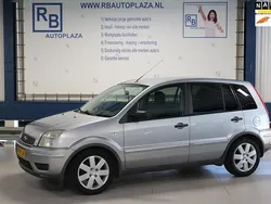 Grijs Gebruikt 2004 Ford Fusion Futura MPV | € 1.950 (Eerlijke prijs)