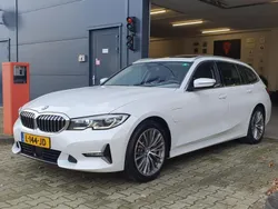 Wit Gebruikt 2020 BMW 330 Executive Stationwagen | € 35.240 (Eerlijke prijs)