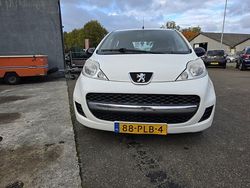 Wit Gebruikt 2011 Peugeot 107 Hatchback | € 2.499 (Eerlijke prijs)