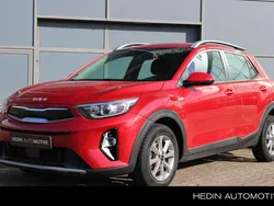 Rood, metallic lak Gebruikt 2022 Kia Stonic SUV | € 19.745 (Eerlijke prijs)