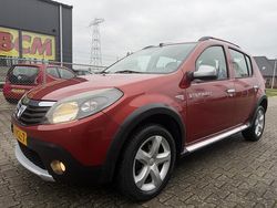 Rood (metallic) Gebruikt 2011 Dacia Sandero Stepway Hatchback | € 4.444 (Eerlijke prijs)