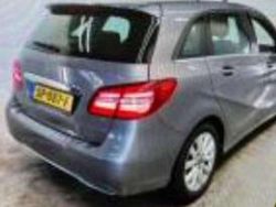 Grijs Gebruikt 2018 Mercedes B180 Business MPV | € 18.000