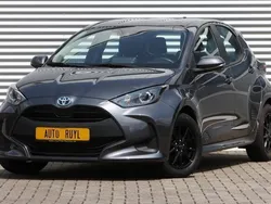 Grijs, metallic lak Gebruikt 2023 Toyota Yaris Active Hatchback | € 21.985 (Eerlijke prijs)
