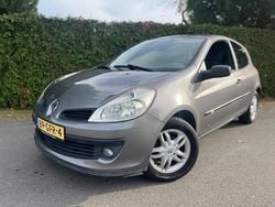 Grijs (metallic) Gebruikt 2008 Renault Clio II Hatchback | € 1.488 (Goede deal)