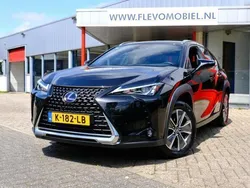Zwart, metallic lak Gebruikt 2020 Lexus UX 300e Business Edition SUV | € 22.750