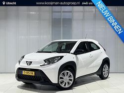 (040) Gebruikt 2022 Toyota Aygo Play Hatchback | € 18.400 (Eerlijke prijs)