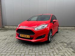 Rood Gebruikt 2017 Ford Fiesta ST-Line Hatchback | € 8.950 (Goede deal)