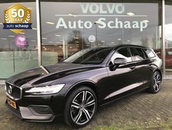 Zwart Gebruikt 2020 Volvo V60 Momentum Stationwagen | € 27.900 (Goede deal)
