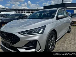 Grijs, metallic lak Gebruikt 2023 Ford Focus ST-Line Stationwagen | € 24.950 (Goede deal)