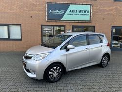 Grijs Gebruikt 2011 Toyota Verso-S Luxury MPV | € 6.500 (Eerlijke prijs)