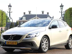 Bruin Gebruikt 2019 Volvo V40 CC Stationwagen | € 17.895 (Eerlijke prijs)