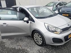 Grijs (metallic) Gebruikt 2012 Kia Rio Comfort Hatchback | € 3.499 (Super prijs)