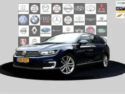Blauw, metallic lak Gebruikt 2017 VW Passat GTE Stationwagen | € 15.940 (Eerlijke prijs)