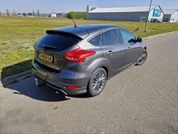 Grijs Gebruikt 2017 Ford Focus ST-Line Hatchback | € 7.500 (Goede deal)