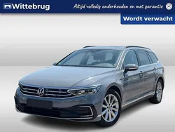 Grijs Gebruikt 2022 VW Passat Business Stationwagen | € 33.950 (Duur)